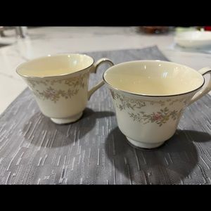 Set of 2 tea cups Royal Doulton Diana pattern